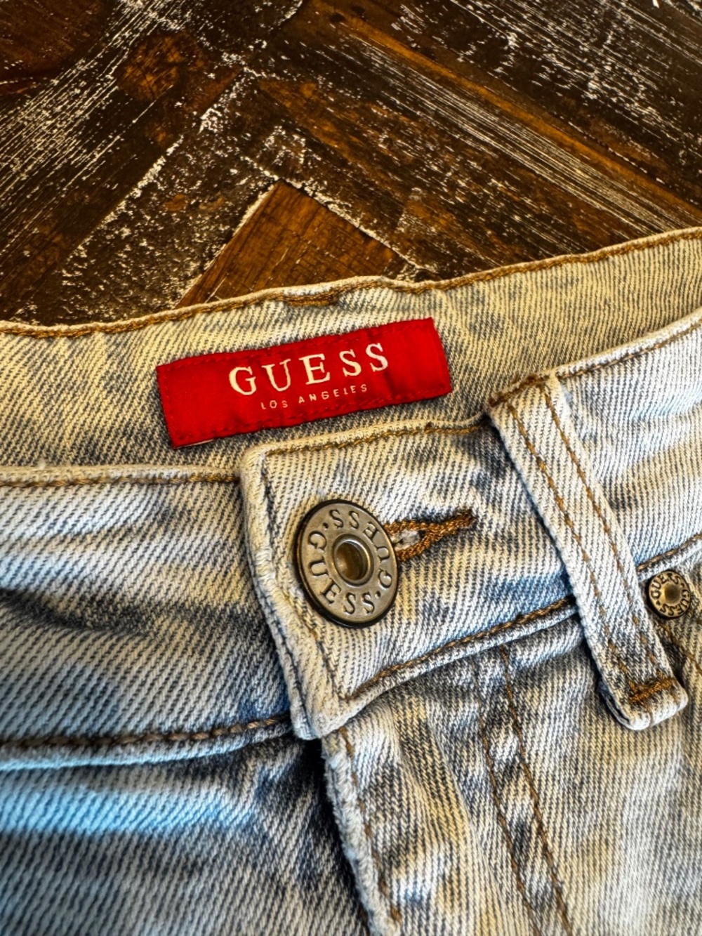 GUESS Los Angeles Light Wash Straight Leg Jeans Women’s Size 29 Distressed - Picture 3 of 12